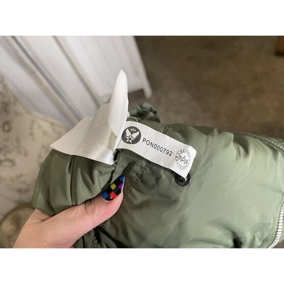 Rare! Limited! Captain Marvel Marvel Studios Cast Crew Flight Jacket Reversible - Picture 7 of 15